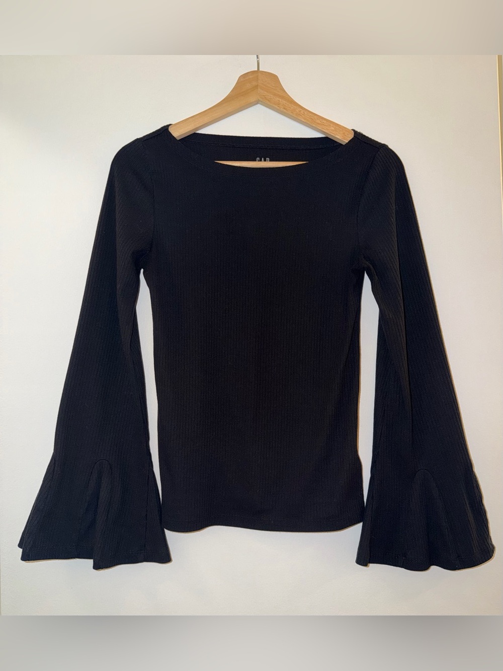 GAP Black Ribbed Long-Sleeve Top with 90s Inspired Bell Sleeves Size Small